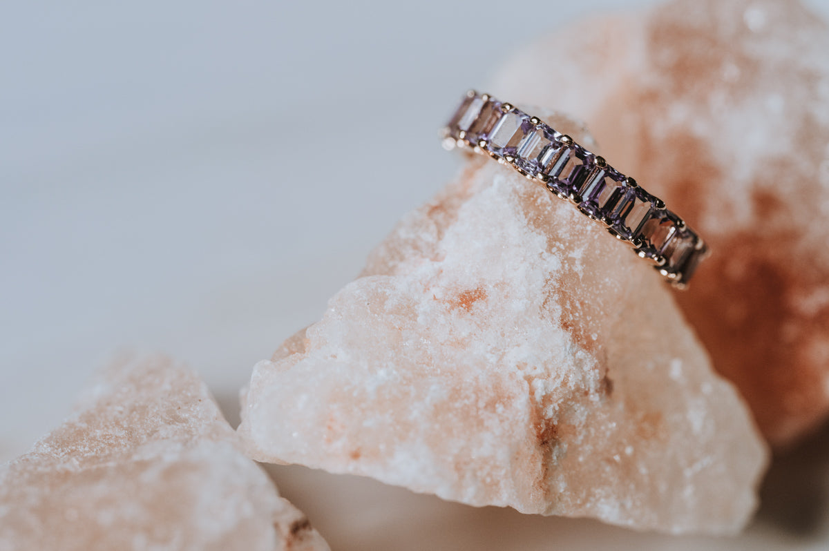 Love Spiral | Scalloped Emerald Cut Alexandrite Band