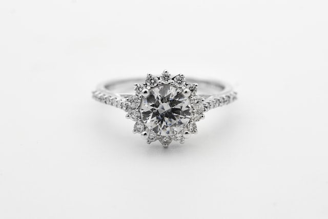 Oval Moissanite Engagement Rings: A Buying Guide